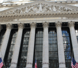 当标准普尔指数在8月和9月上涨时，第四季度末通常会有2%的平均涨幅。从这方面来看，在今年年底前股市将继续走高，而随之的税收计划可能成为第四季度的催化剂