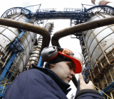 石油市场可能会在4月达到创纪录的供应过剩，并有可能在数月之内淹没全球的存储能力