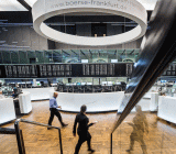  在11日公布的最新权威民调中，联合执政的德国联盟党和社民党民意支持率双双创下新低，分别跌至26%和15%。民调同时显示，76%的选民对德国联邦政府的工作...