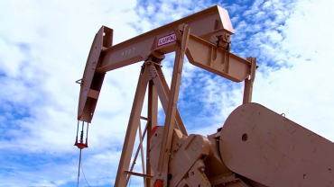 美国WTI 5月原油期货电子盘价格3月22日收盘下跌0.96美元，跌幅1.47%，报64.21美元/桶。周四油价收跌，对贸易战的忧虑令美股重挫波及油价，但OPEC...