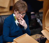 苏格兰预算赤字缩减，这可能对苏格兰独立的主张不利