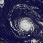 美国国家飓风中心：飓风伊尔玛逼近背风群岛。美国国会议员本周三批准了一项紧急援助计划，以应对飓风哈维袭击后的得克萨斯州。飓风“伊尔玛”袭击了波多黎各，并威胁到佛罗里达海岸。