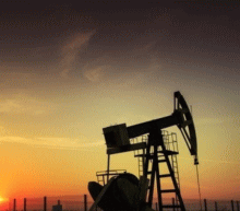 油市缺乏重大消息指引，OPEC产油国或有意延长减产，且贝克休斯钻井数近几周来连续造好，原油将维持多头趋势，但油价目前已升至高位，上涨空间有限，料维持高位震荡。操作上逢回调做多