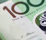 周一晚间，外媒传周一，中美贸易利好消息等众多因素的影响，油价大涨，脱离1年多以来的低位。美原油周一收盘涨幅近4%，布伦特原油收涨近3%。原油上涨受多重因素的影响，上周末中国...沙特和俄罗斯关于减产的消息，油价冲高回落。随后，伊朗官员表示，可能还会有更多小国家退出欧佩克，油价回吐日内部分涨幅。据外媒报道，俄罗斯称其...