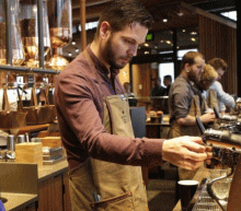 美国银行称，尽管通胀率高企，人们担心美国即将陷入衰退，但消费者在财务上仍有弹性。美国银行首席执行官布莱恩·莫伊尼汉周一在讨论第三季度业绩的电话会议上称...