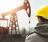 OPEC近期发布9月原油市场月报，其中更新了其对全球原油供需前景预期。OPEC将2017年全球原油需求增长上调了5万桶/日，至142万桶/日