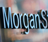 在周期后期，当数据出现矛盾时，情绪可能会受到股价的影响，超过寻常。我们认为今年夏季情绪偏向了过度风险，而九月份可能会继续保持风险...