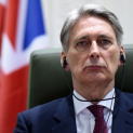 英国脱欧顾虑再度发酵，英镑兑美元回吐此前涨幅回落；