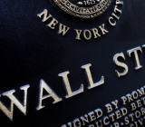 近日，美国科技巨头亚马逊的日子很不好过。自从有消息传出特朗普看亚马逊不顺眼，考虑对其进行制裁后，亚马逊的市值迅速跌掉几百亿