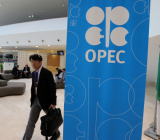 OPEC+联合技术委员会的代表周二在维也纳称，1月份OPEC+减产执行率为112%。该联盟考虑将原油产量再削减100万桶/日，暗示俄罗斯和沙特接近达成一项协议，以提...
