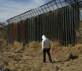 美国官员在周三（4月4日）表示 ，因美国国会或墨西哥无法完全资助特朗普进行边境墙的修建，他将在墨西哥边境派驻国民警卫队，此举可能会让美墨关...