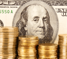 周三，美国第三季度实际GDP年化季率终值录得2.3%，高于预期的2.1%；美国第三季度核心PCE物价指数年化季率终值录得4.6%，超过预期的4.5%...