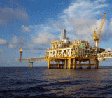 国际原油今日震荡下跌， 反弹至47.60一线后大幅下跌，现已跌至46.72美元/桶，北京时间22:57，信管家外盘期货配资及行情交易分析系统显示 ：美原油主力10合约报价46.72美元/桶，布伦特原油主力11合约报价51.40美元/桶 。