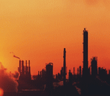 俄罗斯亚马尔液化天然气（LNG）项目预计将于10月初首次试车投产，标志着俄罗斯发展LNG战略迈出重要一步