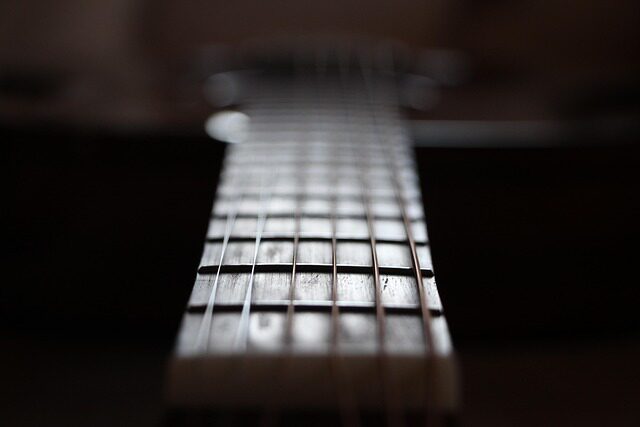 who designed the guitar
