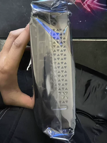 Новая видеокарта PNY RTX4070, видео память 12 ГБ, дизайн с тремя фанатами, секс