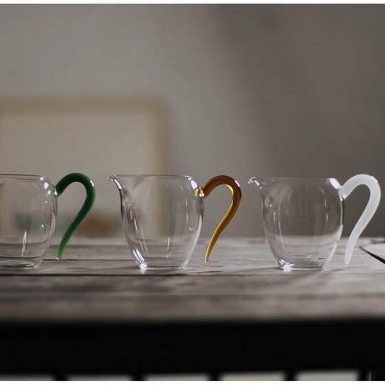 Heat-Resistant Transparent Glass Fair Cup, Kung Fu Tea Sharing Pitcher, High-End Japanese-Style Colored Handle, Spout-Shaped Tea Cup, Tea Set