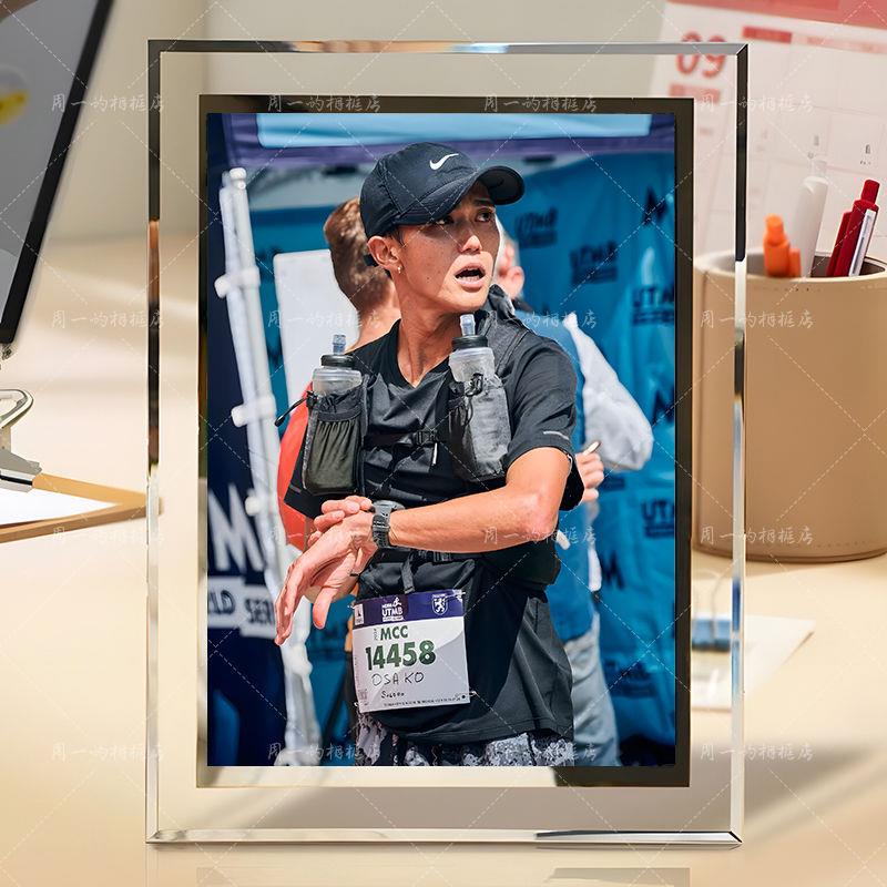 Marathon Runner Suguru Osako Photo Ornament Crystal Glass Photo Frame Bedroom Desktop Stand Gift for Friends