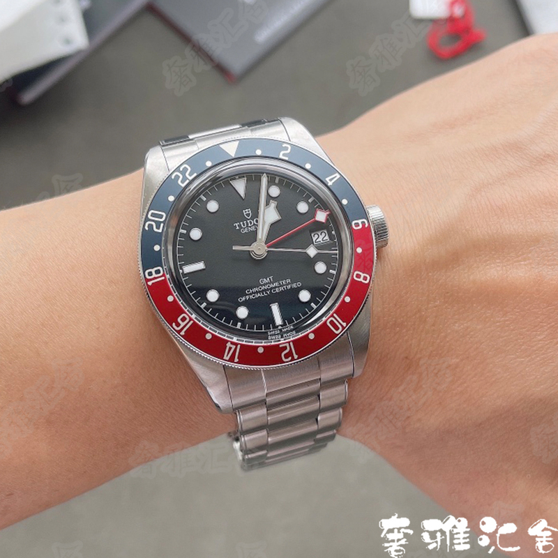 Rebate Price: Official Price 31,200 Yuan, Tudor Watch Black Bay Automatic Mechanical Dual Time Zone Men's Watch, 98% New, M79830Rb