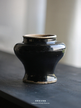 Old kiln porcelain black glaze jar