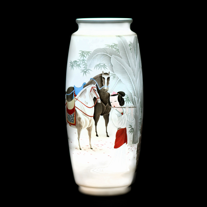 The bid has both to be enjoyed by the famous Chinese ceramic art master for life and the State Council allowance Zhu Zhanping vase