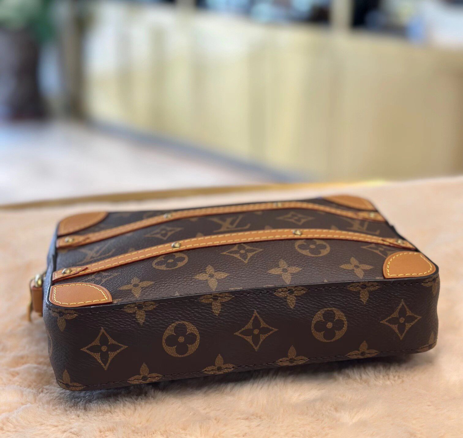 Клатч 【99新】lv路易威登soft trunk pouch老花手拿包男包女包正品包包 Louis Vuitton