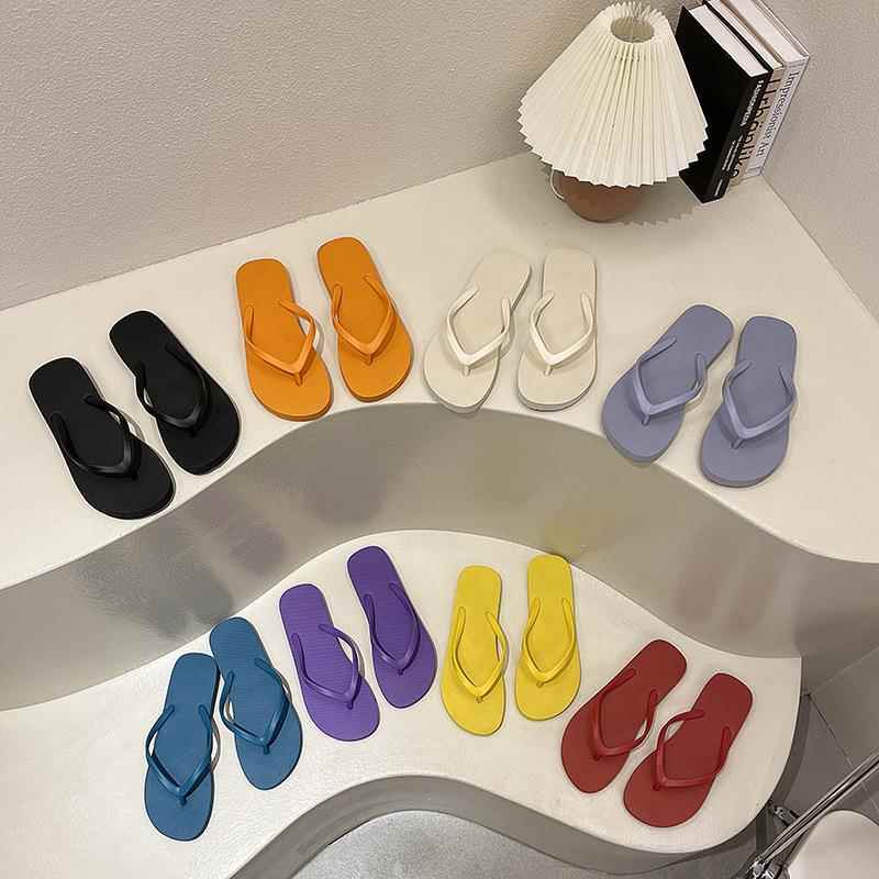 Trendy Couple's Flip-Flops for Summer, Fashionable Outdoor Wear, Men's and Women's Beach Sandals, Non-Slip Flat Design, Unique and Alternative Style