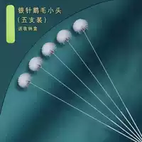 Набор из пяти серебряных игл с кончиками из гусиных перьев, в коробке для хранения.