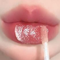 I cant stand it anymore. The water-glossy glass pout lip gloss is moisturizing and does not fade. It is a mirror-like color that does not fade.