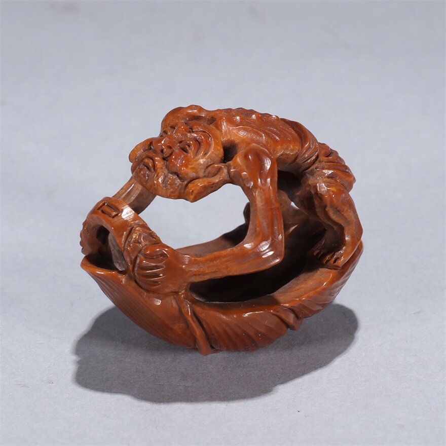 (Seconds) Nuclear carving figure handle M10773