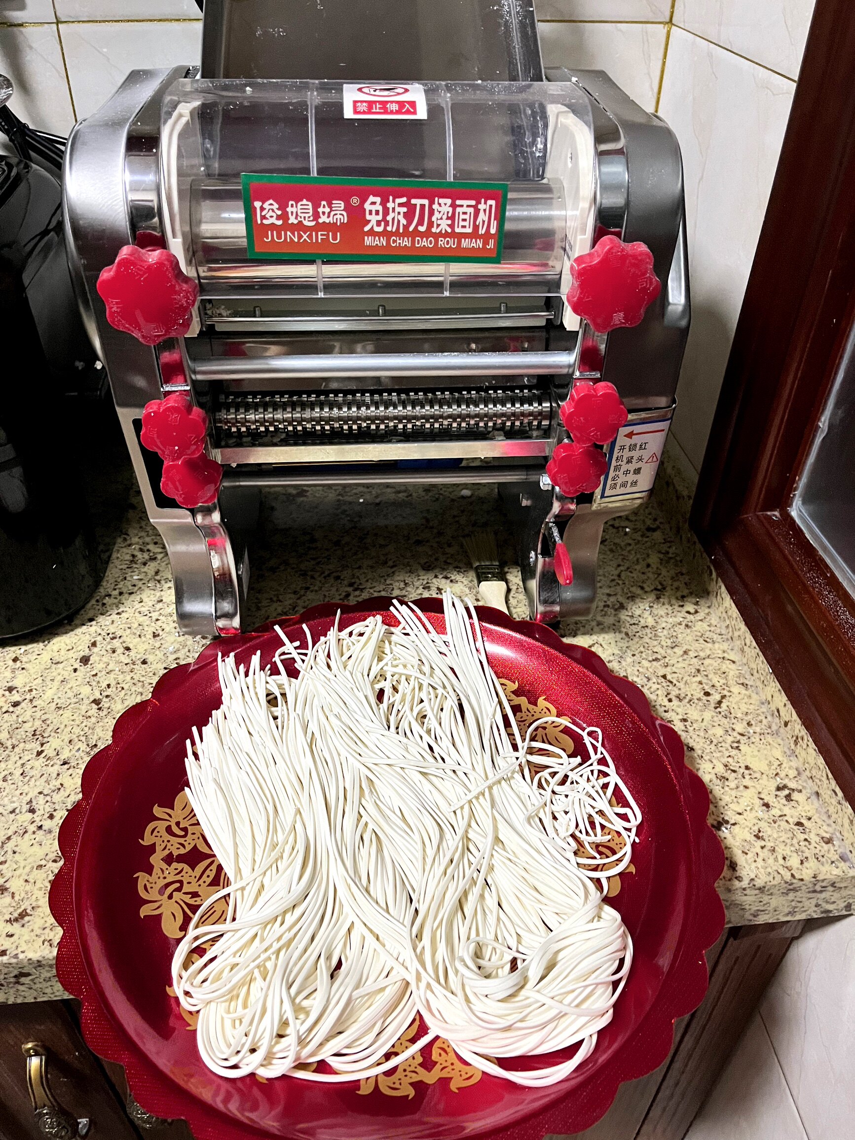 俊媳妇电动压面机小型家用面条机不锈钢全自动商用揉面机饺子皮机评价