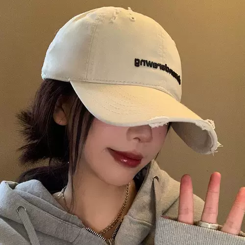 Бежевая буква бейсбольная шляпа женщина - обнаженная пронзительная большая окружность головы, шляпа с утенком, широкая шляпа, большое лицо, большое лицо мягкая шляпа