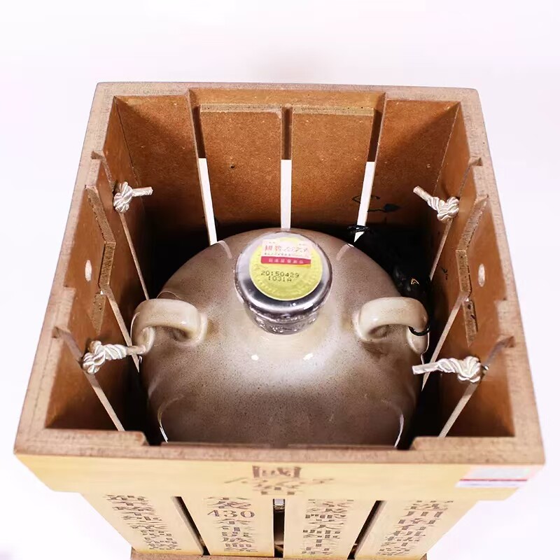 52度1.5L酒鬼三斤大坛酒值不值得买？2026白酒选购趋势解析