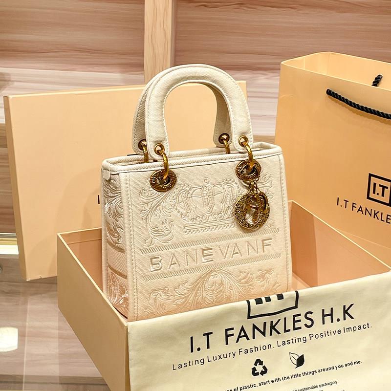 Hong Kong Genuine Leather Handbag 2026 New Model Princess Diana Bag Fashion Handbag High-End Niche Crossbody Bag for Women Hong Kong Genuine Leather Handbag 2026 New Model Princess Diana Bag Fashion Handbag High-End Niche Crossbody Bag for Women