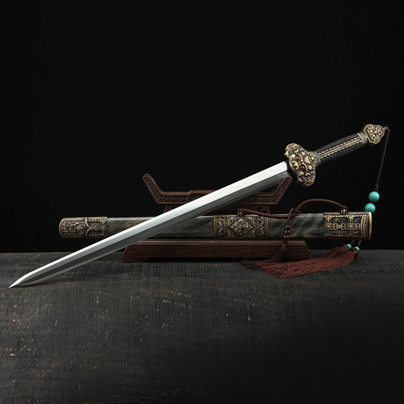 The Yongle sword (antique bronze fitted octafacial patterned steel first-class pearl fish leather black) unopened with an ancient wind