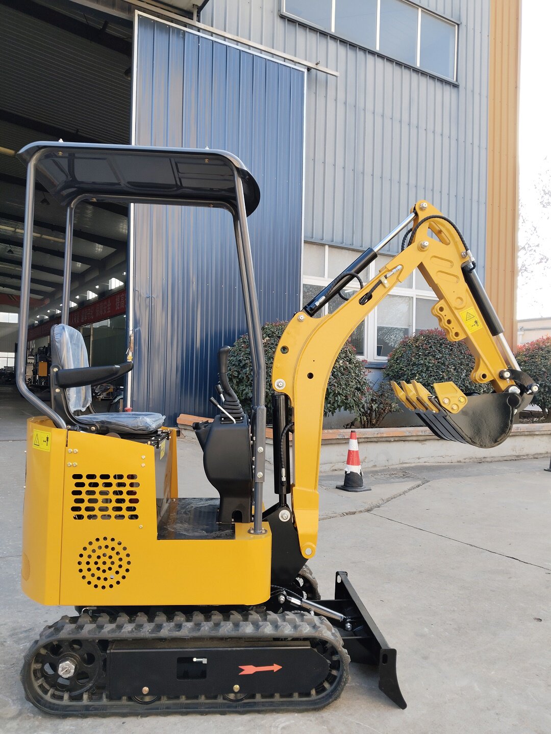 3月27日合肥全新未使用-多功能12型号挖掘机（一台）网络拍卖公告