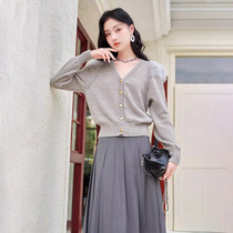 V-neck sweater womens 2024 spring new cardigan spliced ​​sweater shoulder pads temperament French top Z641602300