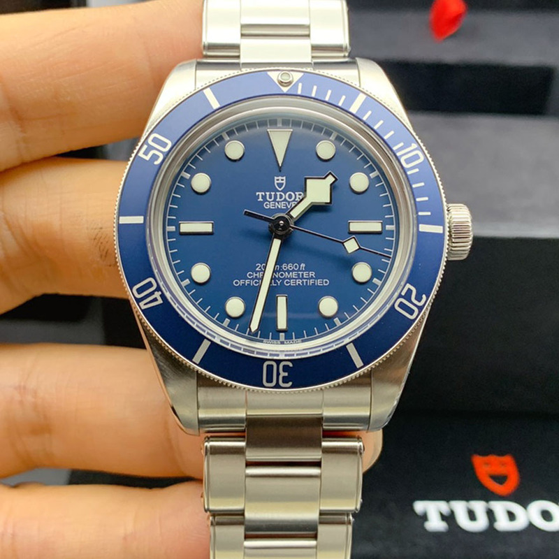 Big Brand Flash Sale 98% New Tudor New Navy Blue Black Bay Series Mechanical Men's Watch M79030B Big Brand Flash Sale 98% New Tudor New Navy Blue Black Bay Series Mechanical Men's Watch M79030B