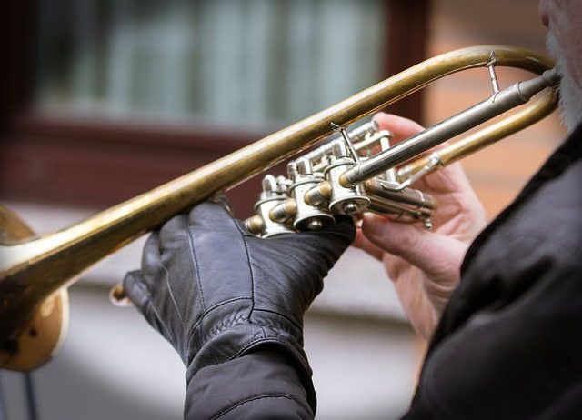 how does a trumpet work