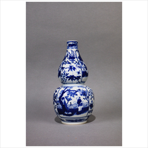 (Registered by the Cultural Relics Bureau) LOT214 Kangxi Blue and White Figure Plum Vase shot every day on September 10