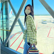 A complete set of tea-style outfits for spring and summer camisole plaid sunscreen shirt high-waisted jeans three-piece suit for women