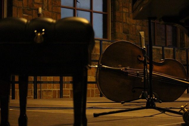 how many keys on a full sized piano