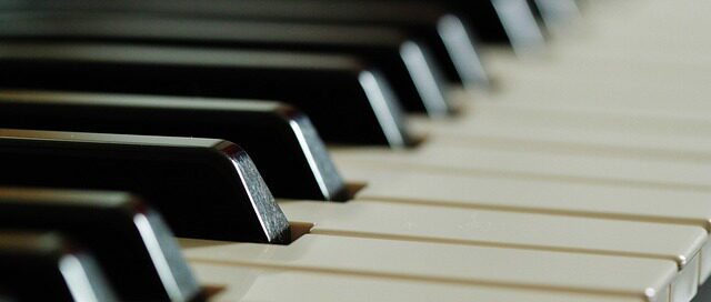 how many keys on piano keyboard
