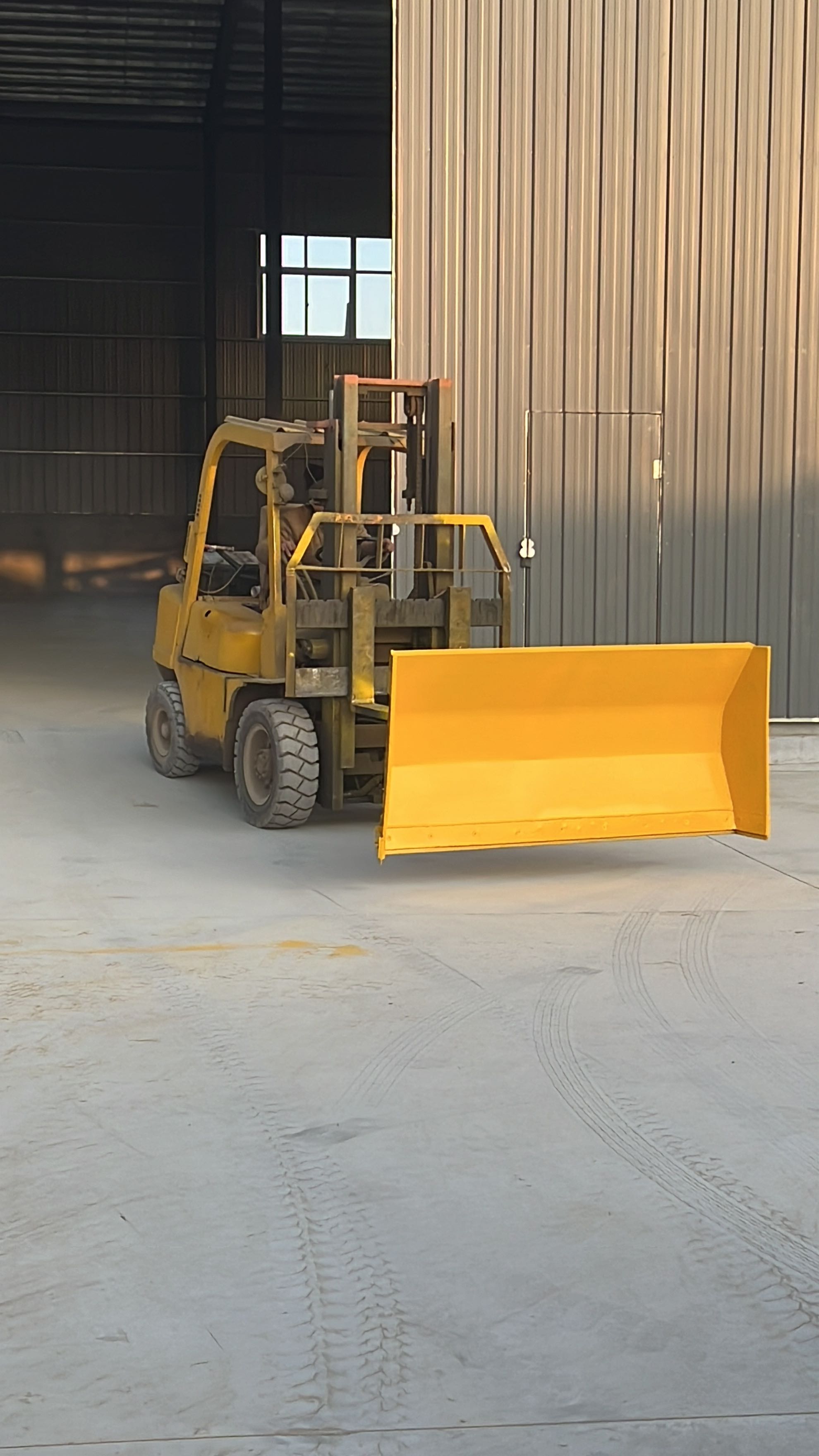 冬日变身——叉车推雪铲、简单实现积雪！