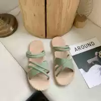 Модный крест с [зеленым]