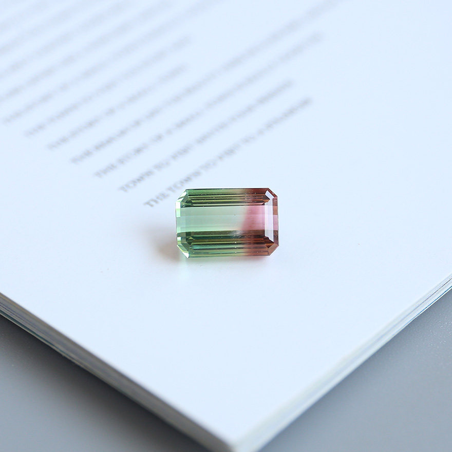 7 64 carat large Watermelon Bite-Seal Naked Stone Crystal Permeable for Pendant Pendant Pendant Private