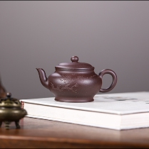 The starting price of Palace Lantern is one yuan. Teacher Wangs original ore purple clay 150cc pure handmade Yixing purple clay pot r