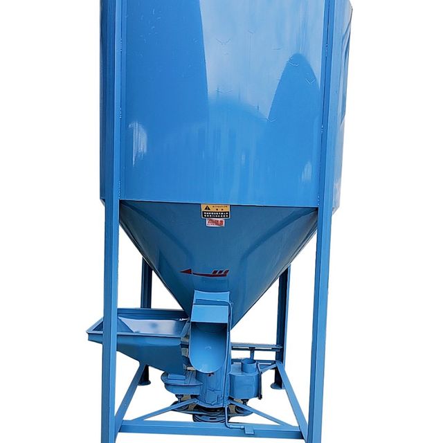 Spot sales self-priming feed crushing and mixing A corn mixer for breeding pigs three-phase dust-free household feed
