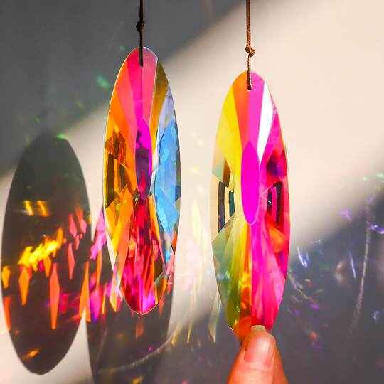 Sun Shop Hand Jewelry Ornaments Prism Optical Glass Pendant Necklace Light Cubic Birthday Gift for Friends