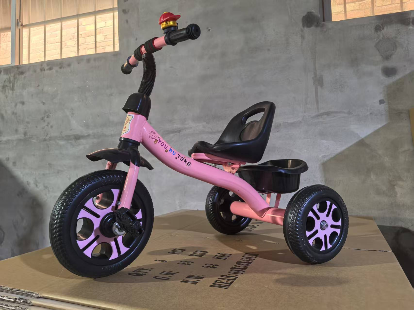 Детский трехколесный велосипед Playful Dot 589
